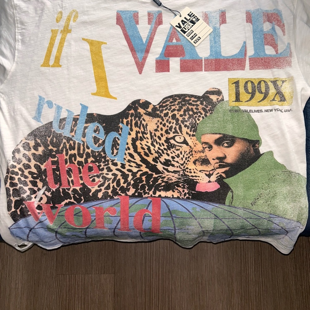 Graphic Print T-Shirt with Leopard Design